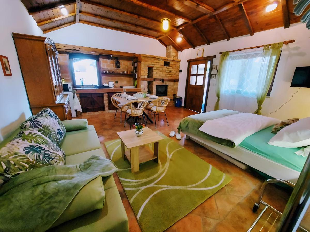 Studio Apartman Buteo Jastrebarsko Exterior photo